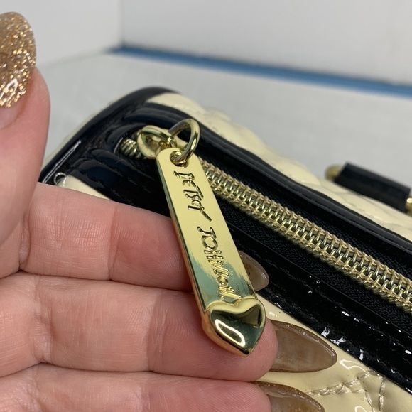 Betsey Johnson Be mine quilted hearts satchel - Picture 8 of 11